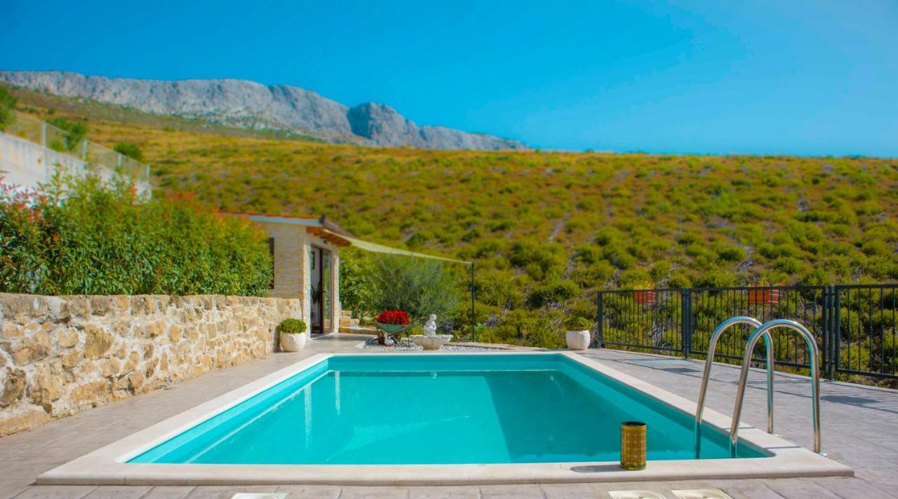Hill Apartment With Private Pool Kucine Exterior photo